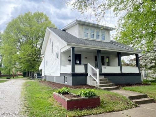 1016 Parrish St, Uhrichsville, OH, 44683-1448 | Card Image