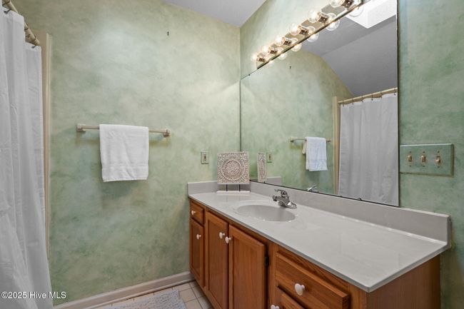 Full Bathroom 2 with Tub Shower | Image 24