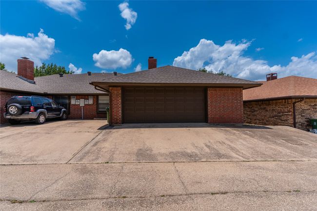 1638 Brown Trl, Home with 4 bedrooms, 4 bathrooms and 2 parking in Hurst TX | Image 17