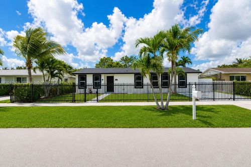 19050 Sw 125th Ave, Miami, FL, 33177-3822 | Card Image