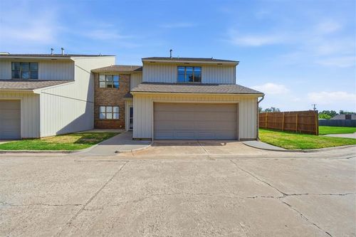 1011 Mockingbird Ln, Clinton, OK, 73601-5452 | Card Image