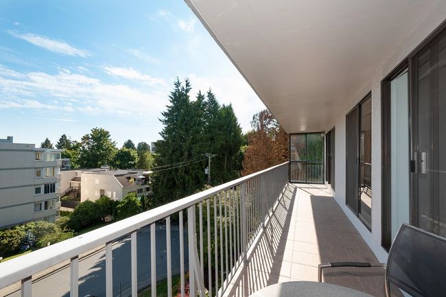 501 - 1745 Esquimalt Avenue, Condo with 2 bedrooms, 1 bathrooms and 2 parking in West Vancouver BC | Image 23
