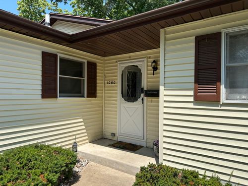 1060 Walnut Grove Dr, Norton Shores, MI, 49441-5987 | Card Image