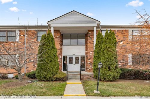 102-30030 Wildbrook Drive, Southfield, MI, 48034 | Card Image