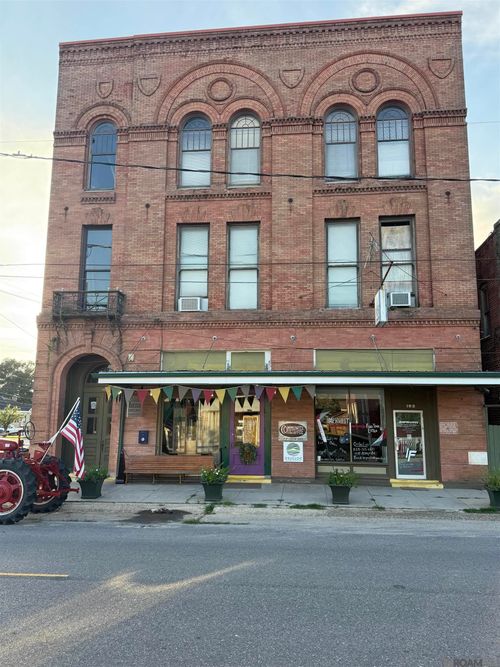 122 Railroad Ave, Donaldsonville, LA, 70346-2520 | Card Image