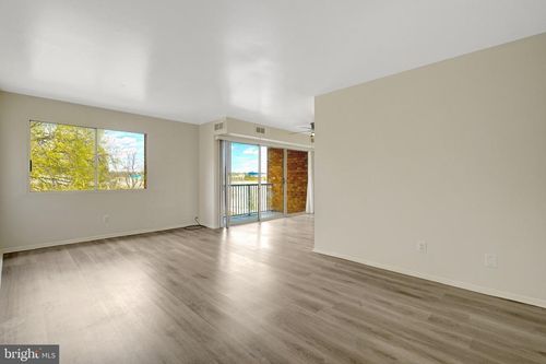 0516-2904 Kings Chapel Rd, FALLS CHURCH, VA, 22042-1143 | Card Image