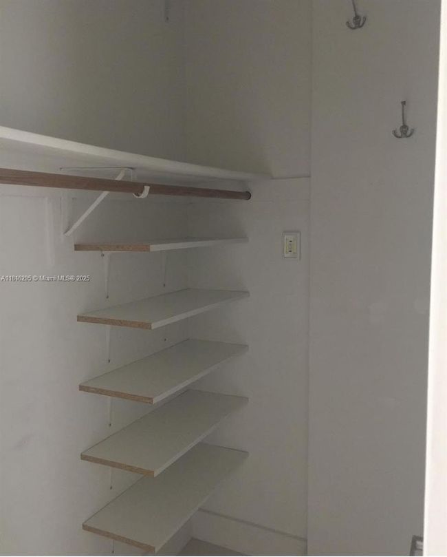 APT-510 - 19380 Collins Ave, Condo with 1 bedrooms, 2 bathrooms and null parking in Sunny Isles Beach FL | Image 8