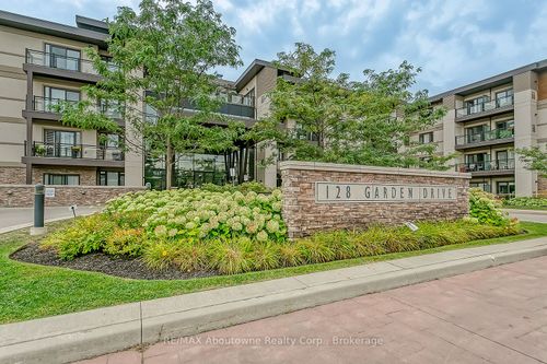 102-128 Garden Dr, Oakville, ON, L6K0H7 | Card Image