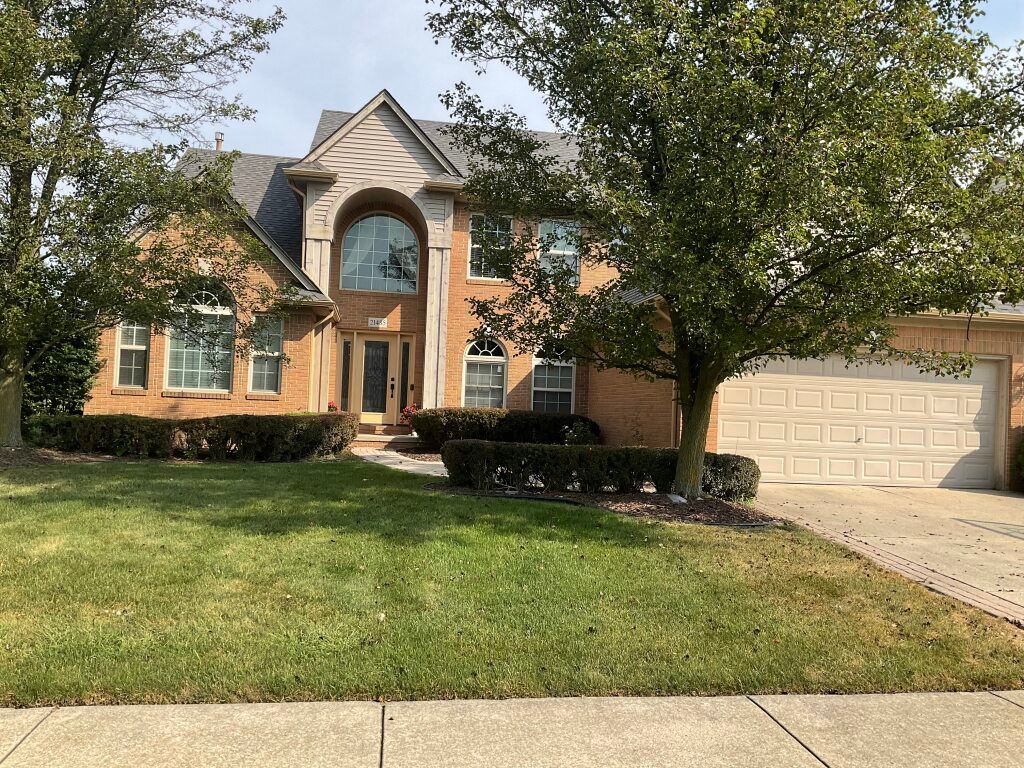 Waverly Dr, Macomb, MI 48044