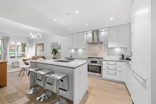 201-3220 Connaught Cres, North Vancouver, BC, V7R0A5 | Card Image