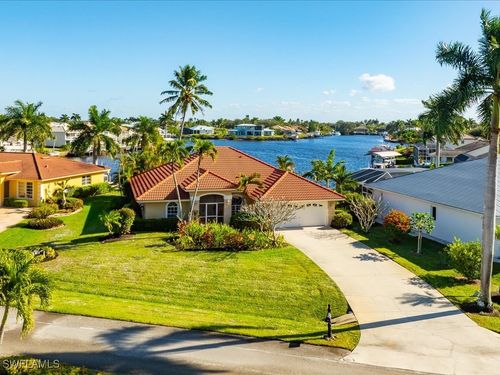 127 Newport Dr, NAPLES, FL, 34114-9600 | Card Image
