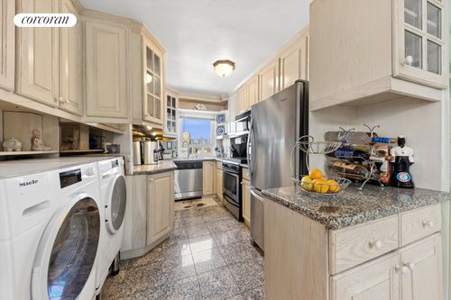 16h-215 Adams St, Brooklyn, NY, 11201-2868 | Card Image