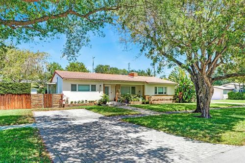 11 Nw 97th St, Miami Shores, FL, 33150-1732 | Card Image