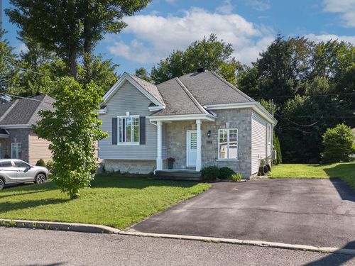 1004 Rue De Condé, House with 2 bedrooms, 2 bathrooms and null parking in Saint Jérôme QC | Card Image