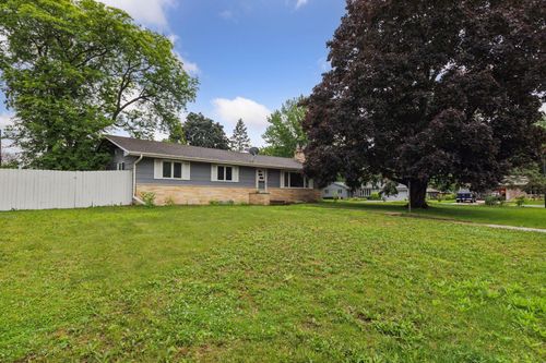 8485 Winnetka Heights Dr, Golden Valley, MN, 55427-3300 | Card Image