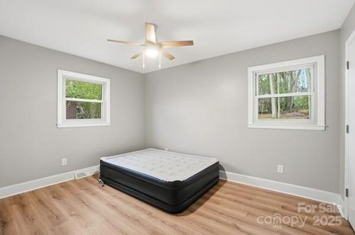 5326 Dolphin Ln, Charlotte, NC, 28215-2206 | Card Image