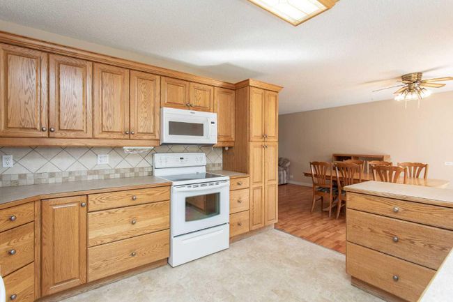 5339 51 Avenue, Home with 3 bedrooms, 2 bathrooms and 6 parking in Lacombe AB | Image 10