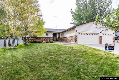 1015 Tigee Cir, Green River, WY, 82935-5320 | Card Image