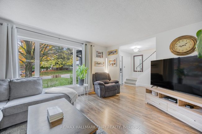 46 Farmingdale Cres, House other with 4 bedrooms, 2 bathrooms and 4 parking in Barrie ON | Image 4