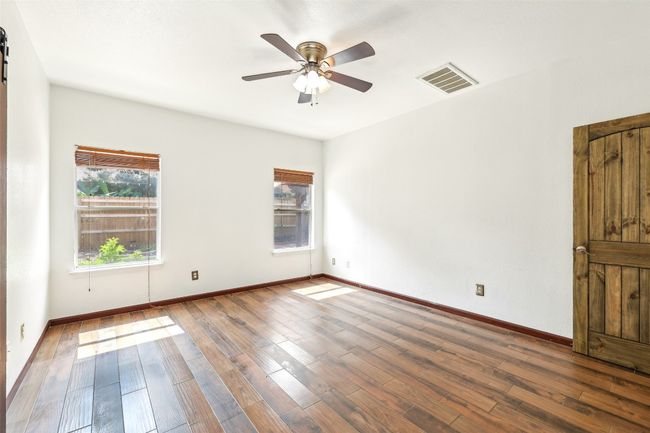 Unfurnished room featuring wood finished floors, a ceiling fan, and baseboards | Image 10