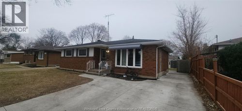 3970 Lennon Court, Windsor, ON, N9G2E5 | Card Image