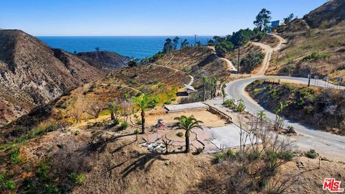 2700 Hume Rd, Malibu, CA, 90265-3435 | Card Image