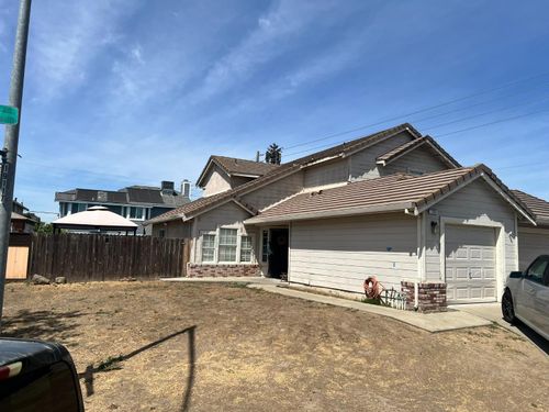 737 Redfield Avenue, Modesto, CA, 95357 | Card Image