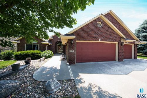 6811 E Split Rock Cir, Sioux Falls, SD, 57110-1304 | Card Image