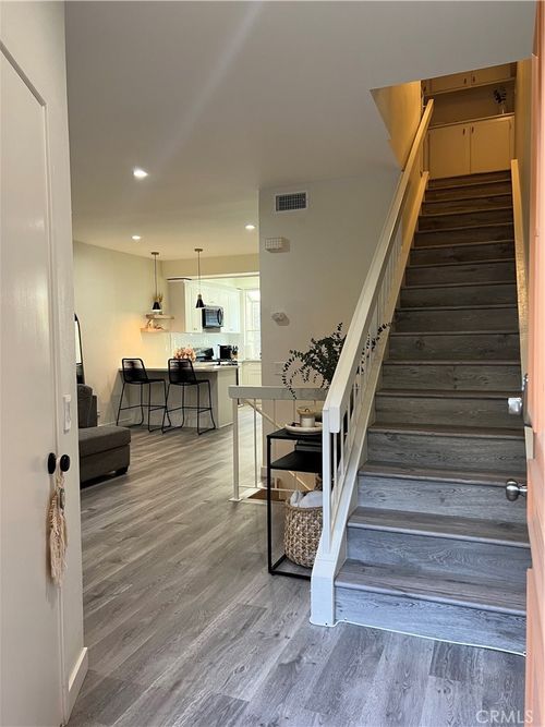 e-7239 Comstock Ave, Whittier, CA, 90601 | Card Image