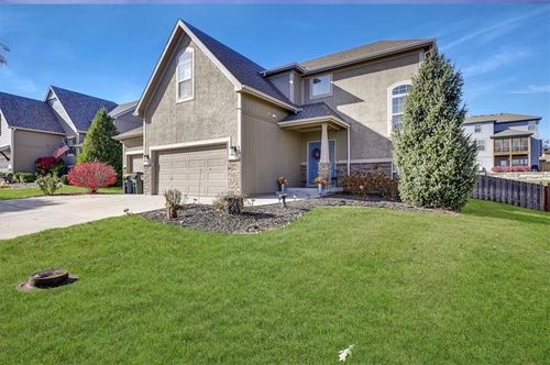 866 Clearview Dr, Lansing, KS, 66043-5205 | Card Image