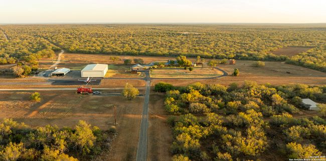 9239 Fm 133, Home with 7 bedrooms, 7 bathrooms and null parking in Cotulla TX | Image 5