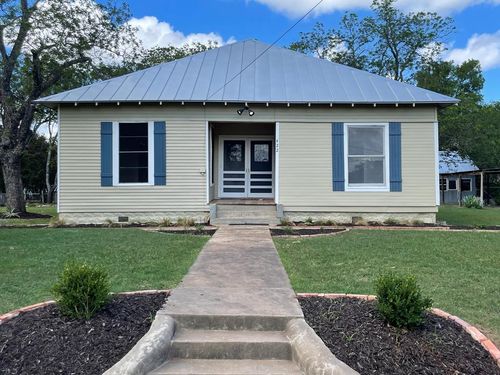 422 S Orange St, Fredericksburg, TX, 78624 | Card Image