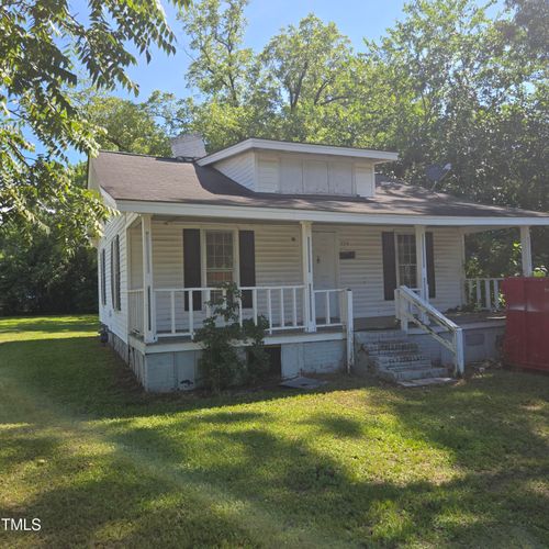 324 W Harnett St, Benson, NC, 27504-1638 | Card Image