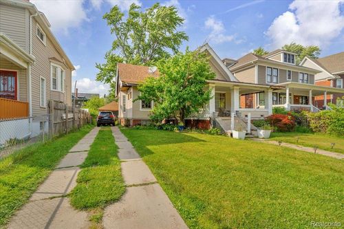 740 Pingree St, Detroit, MI, 48202-2044 | Card Image
