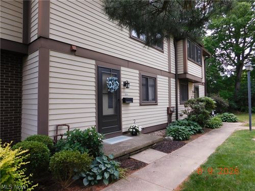 934 Hampton Ridge Dr, Akron, OH, 44313-8101 | Card Image