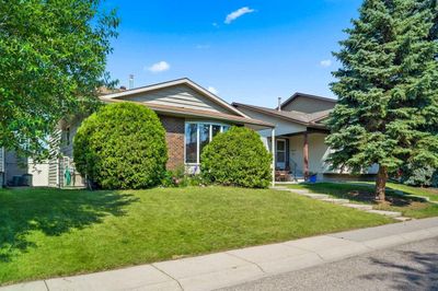 68 Millward Pl Ne, House detached with 5 bedrooms, 3 bathrooms and 3 parking in Calgary AB | Image 2