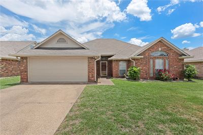 10320 Sierra West Drive, House other with 4 bedrooms, 2 bathrooms and 2 parking in Waco TX | Image 1