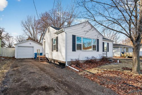 68 4th St Nw, Forest Lake, MN, 55025-1128 | Card Image