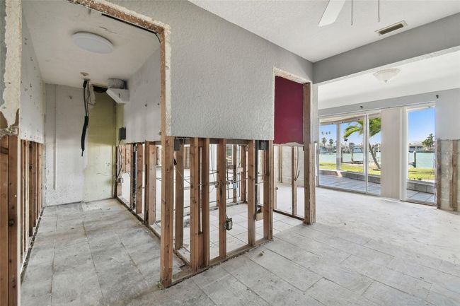 568 Johns Pass Ave, House other with 4 bedrooms, 3 bathrooms and null parking in MADEIRA BEACH FL | Image 37