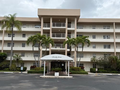 408-3930 Oaks Clubhouse Dr, Pompano Beach, FL, 33069-3641 | Card Image
