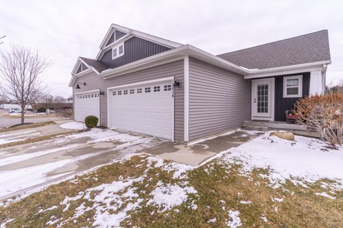 33-13616 Legends View Ct, Holland, MI, 49424-9466 | Card Image