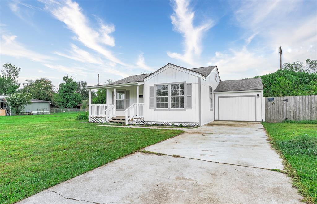 Huisache St, Lake Jackson, TX 77566