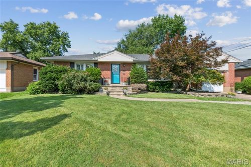 5215 Creighton Dr, Saint Louis, MO, 63123-1705 | Card Image