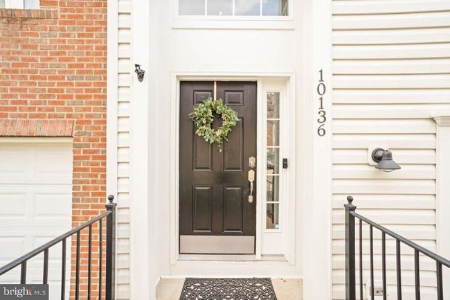 10136 Pale Rose Loop, Townhouse with 3 bedrooms, 3 bathrooms and null parking in BRISTOW VA | Image 5