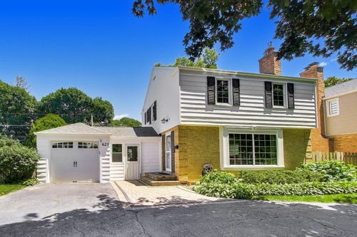 623 S Arlington Heights Rd, Arlington Heights, IL, 60005-2623 | Card Image