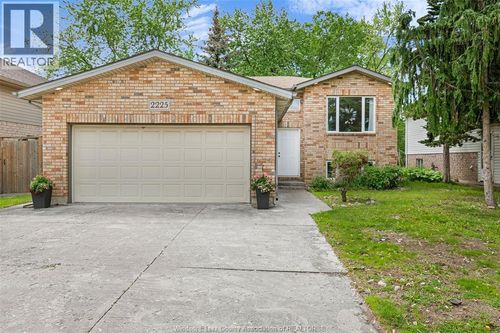 2225 Longfellow Ave, Windsor, ON, N9B3J7 | Card Image