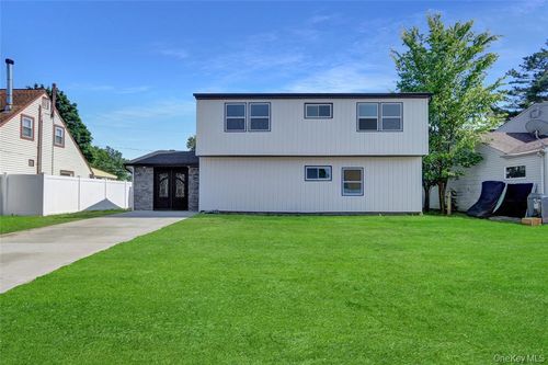 12 Woodcock Ln, Levittown, NY, 11756-2023 | Card Image