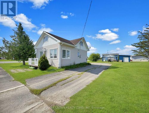 135 Queen St, Mattice, ON, P0L1T0 | Card Image
