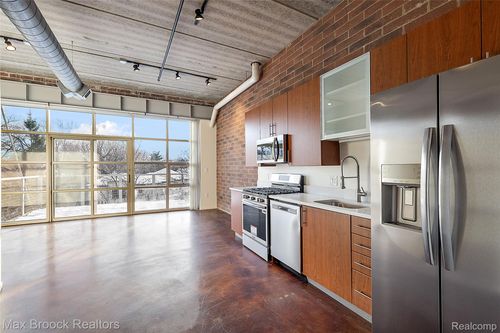 unit-35-333 E Parent Ave, Royal Oak, MI, 48067-3762 | Card Image