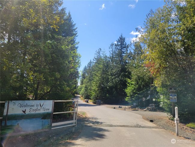Entrance to Neighborhood | Image 22